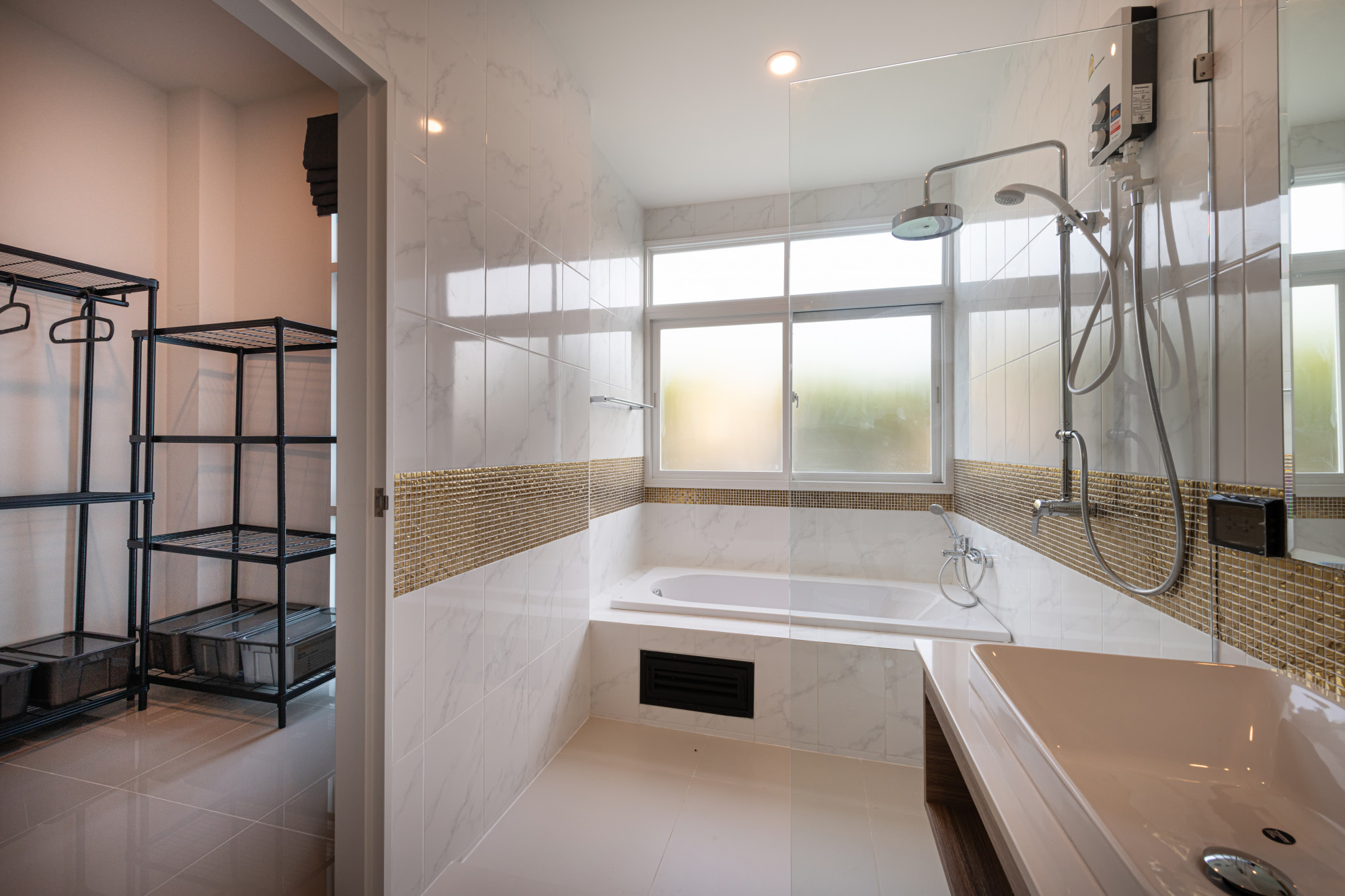 Bathroom with bathtub and shower tile walls – Pro Dallas Bathroom